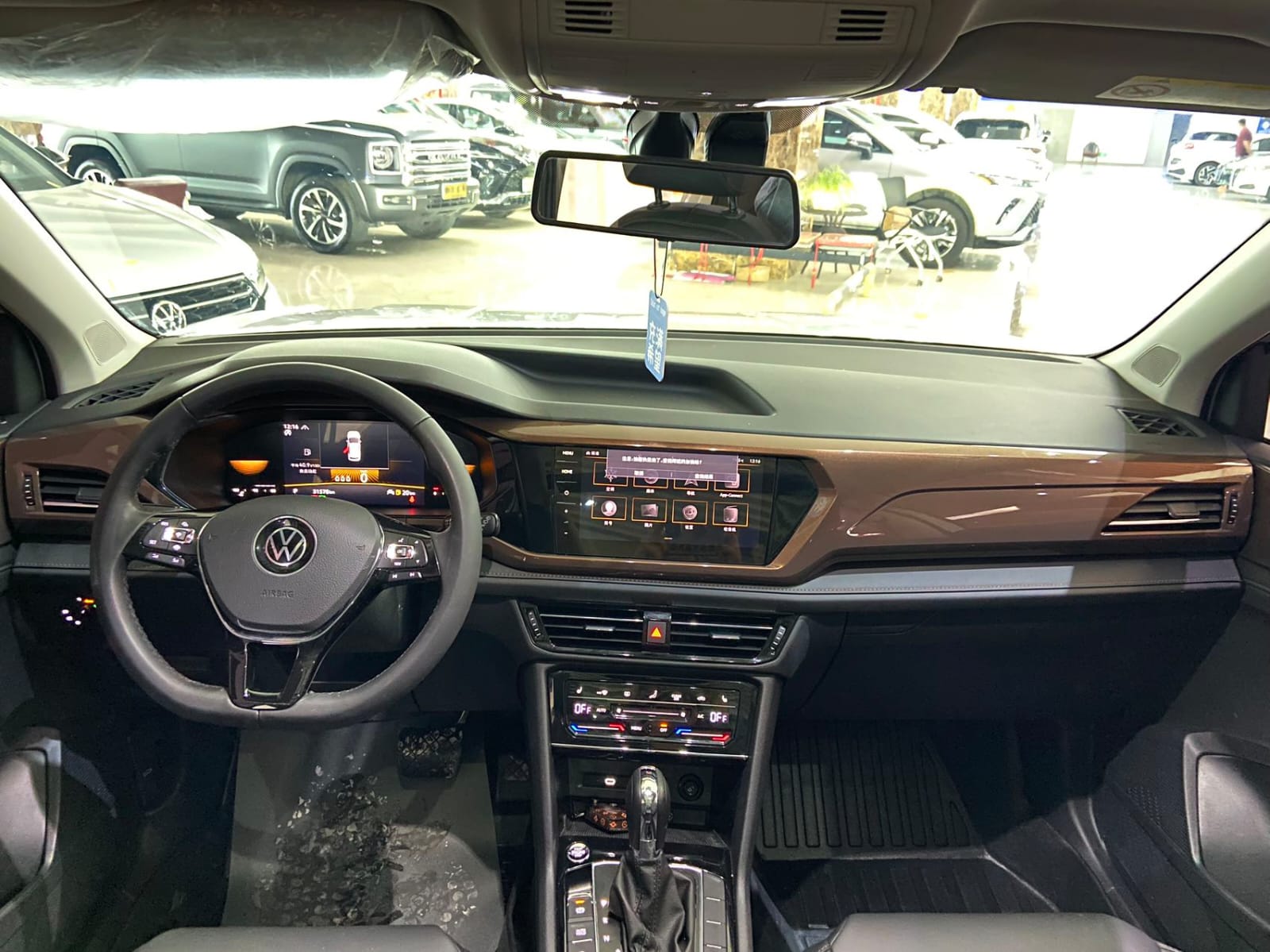 Volkswagen Tharu 280TSI Deluxe Edition