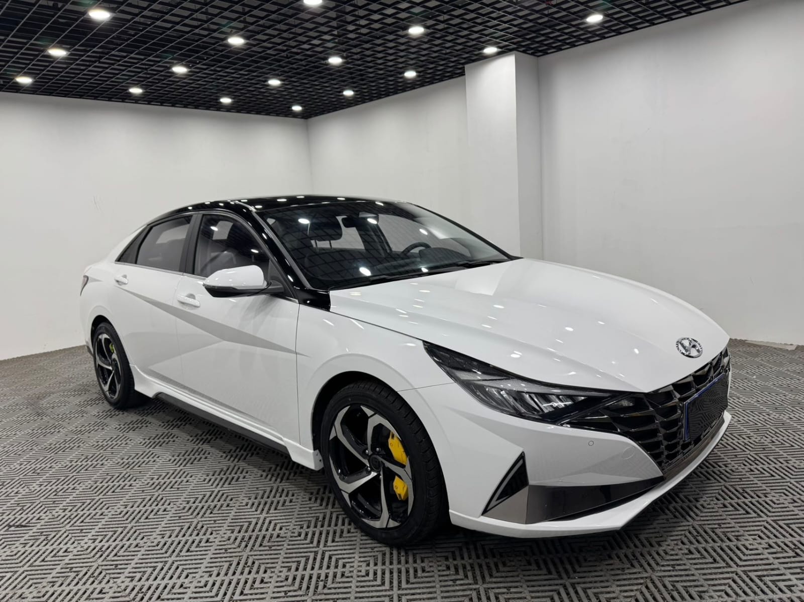 Hyundai Elantra 1.5L CVT LUX Premium Edition