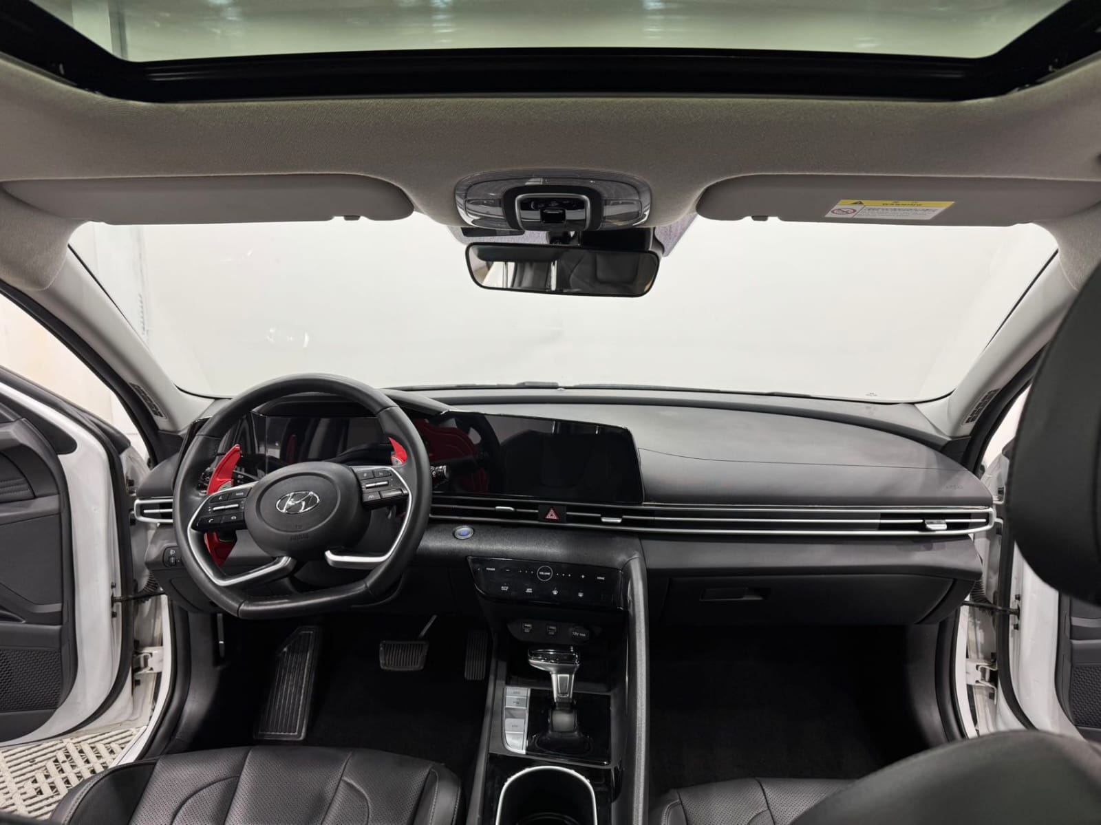 Hyundai Elantra 1.5L CVT LUX Premium Edition