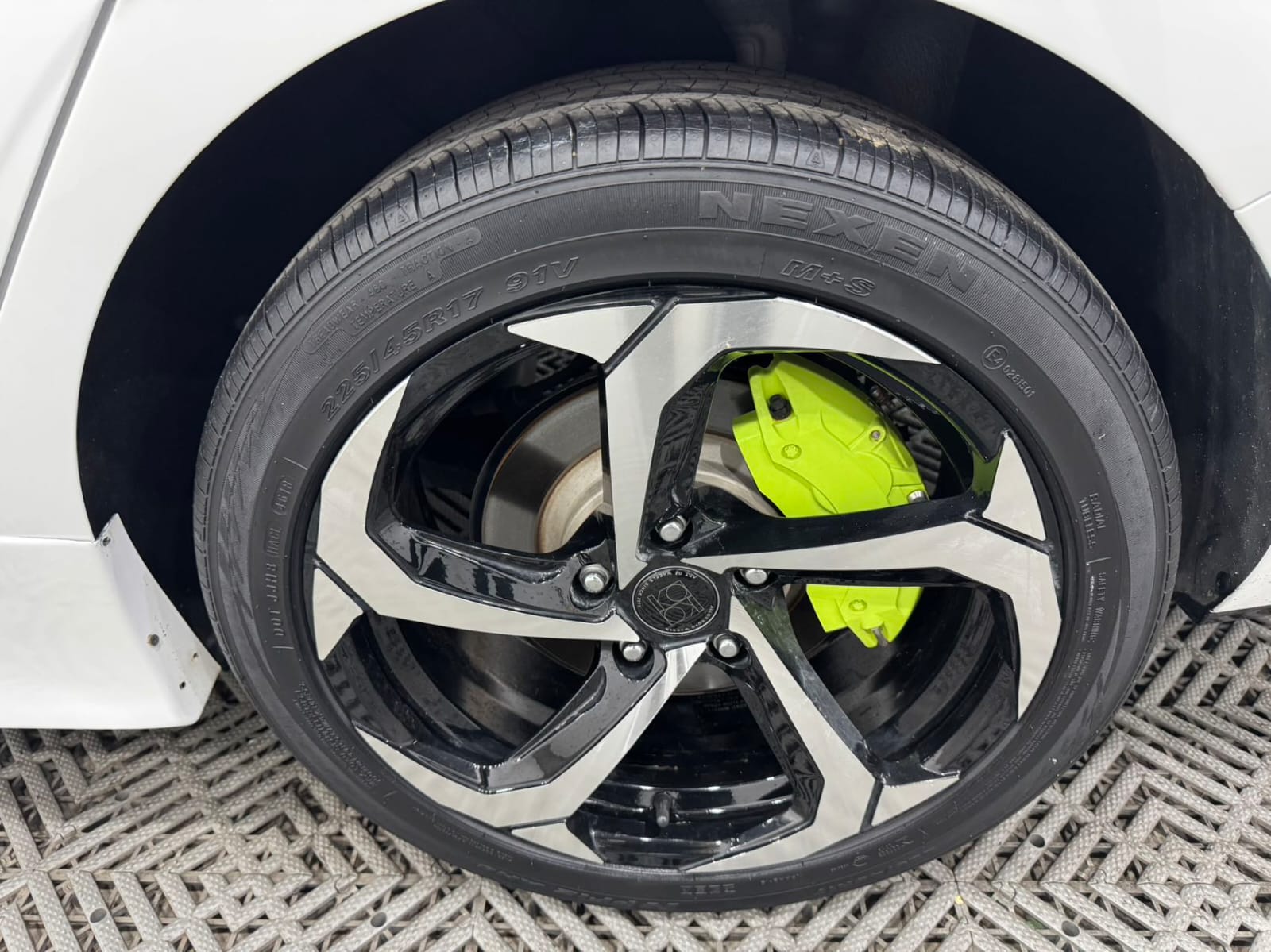 Hyundai Elantra 1.5L CVT LUX Premium Edition