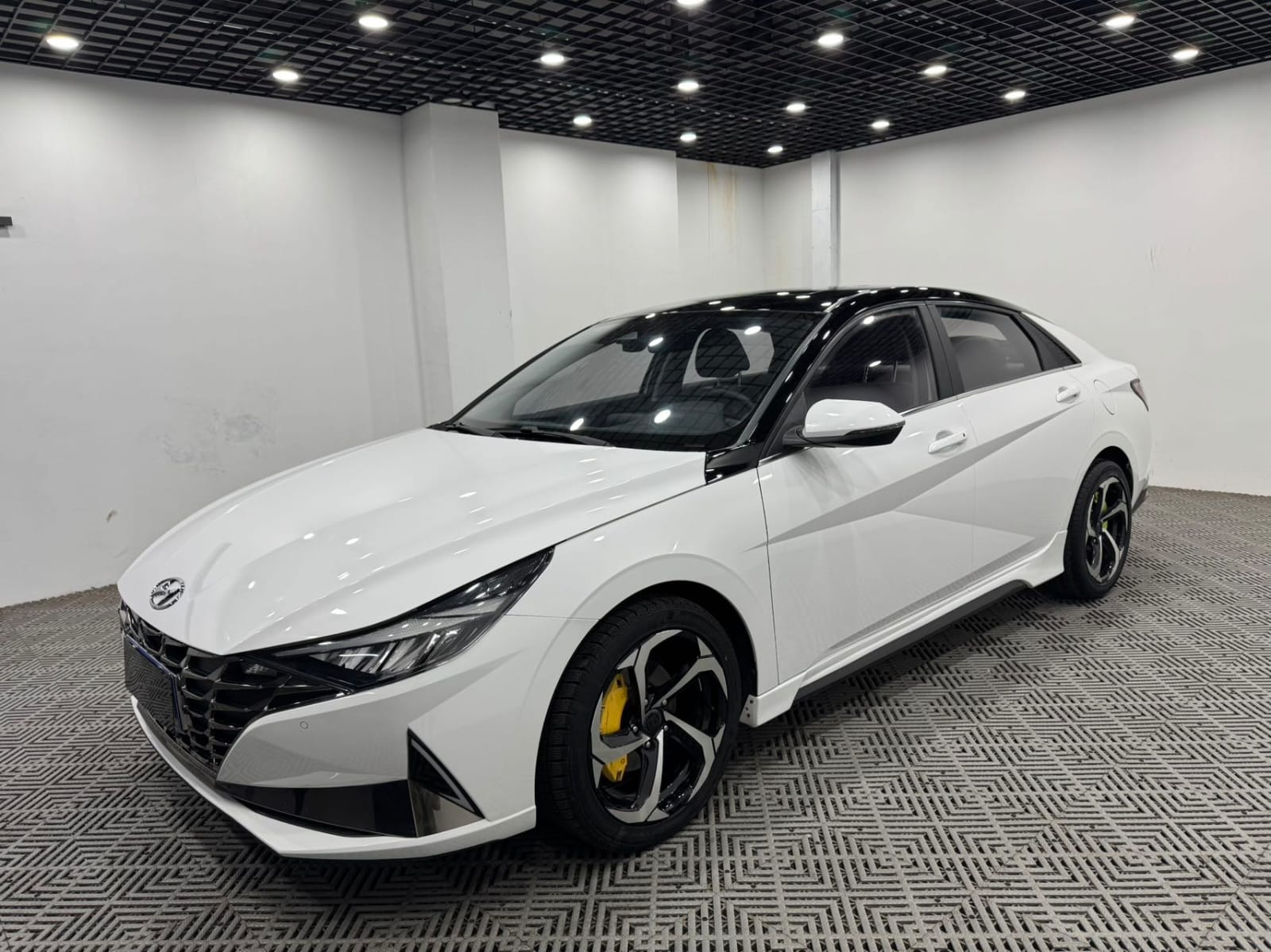 Hyundai Elantra 1.5L CVT LUX Premium Edition