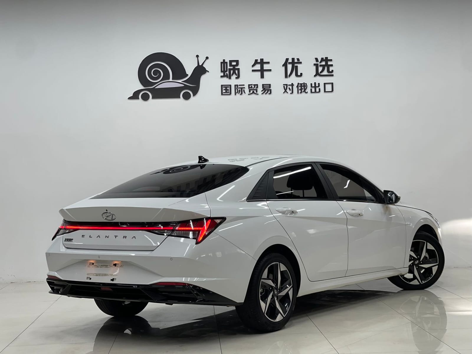 Hyundai Elantra 1.5L CVT LUX Premium Edition