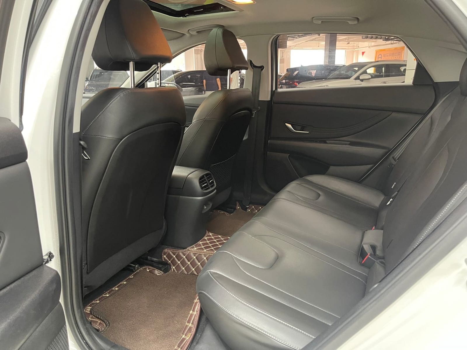 Hyundai Elantra 1.5L CVT LUX Premium Edition