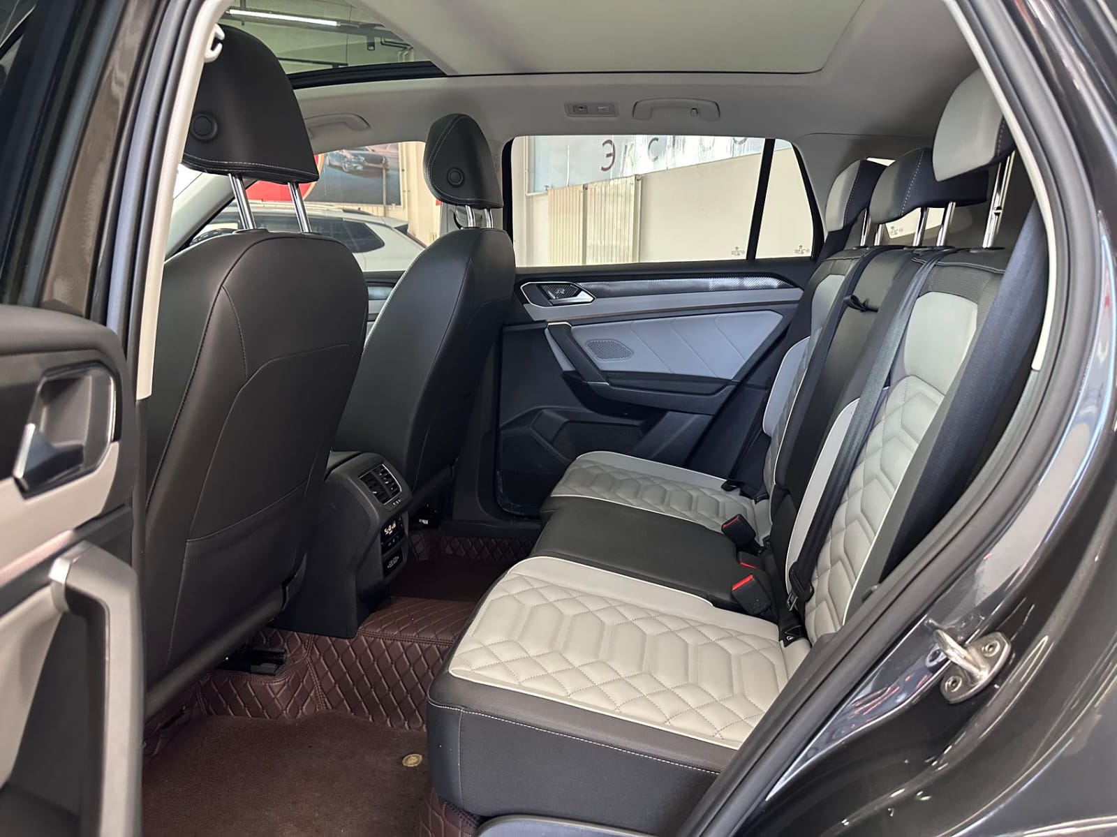 Volkswagen Tayron 280TSI Deluxe Plus Premium Edition