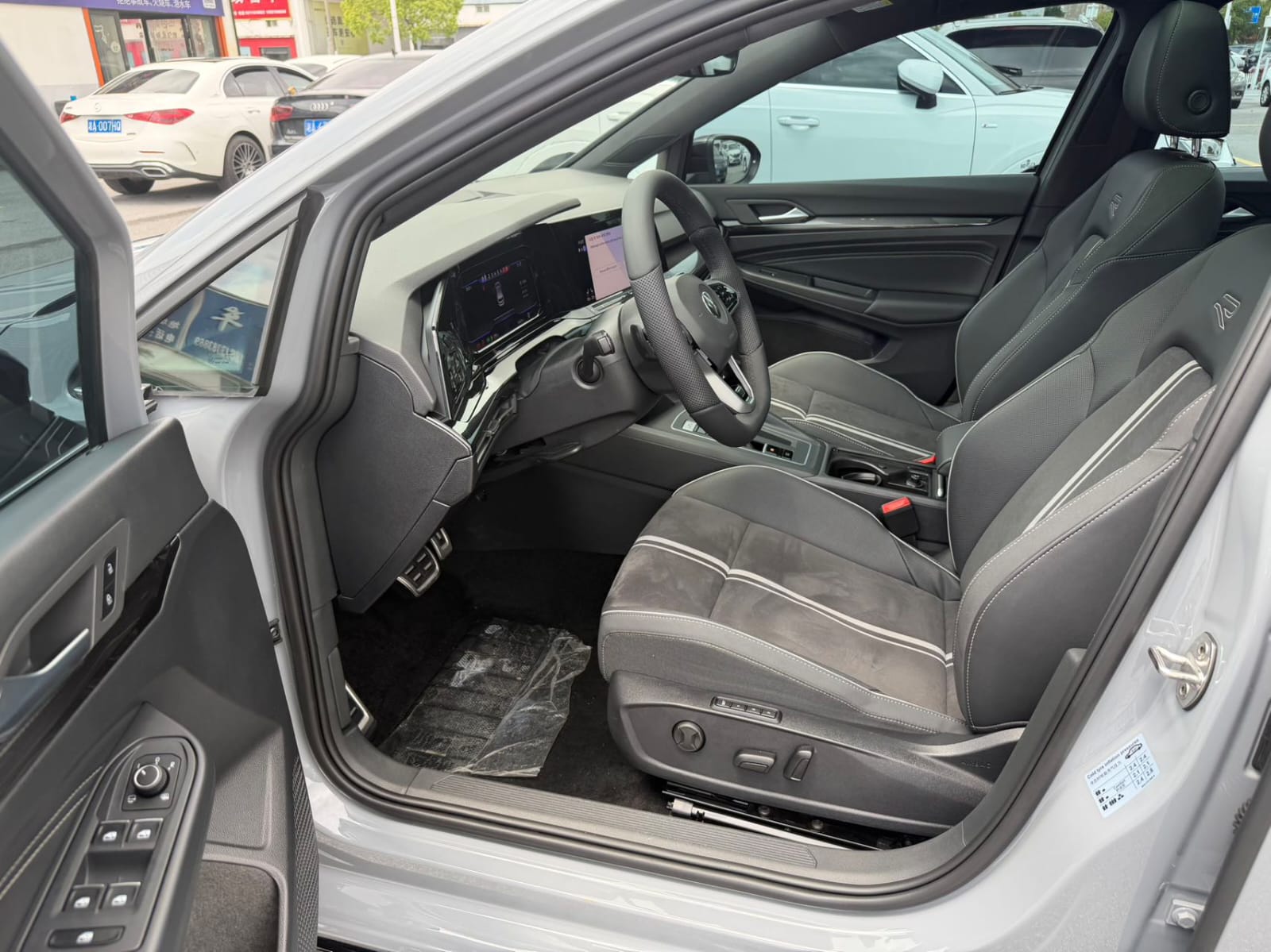 Volkswagen Golf 280TSI DSG R-Line