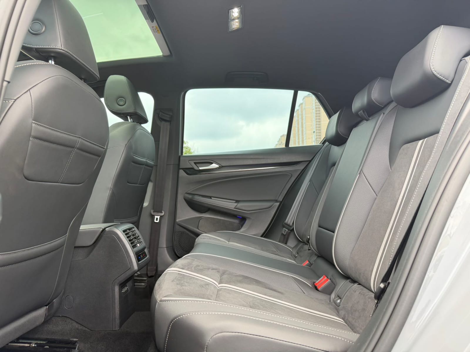 Volkswagen Golf 280TSI DSG R-Line