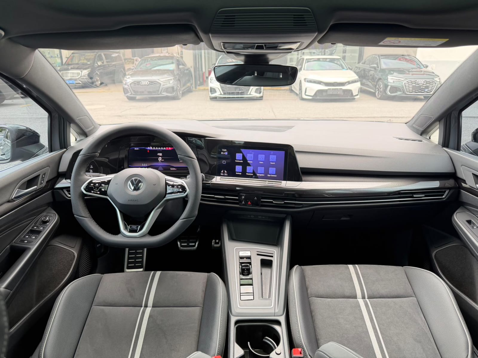 Volkswagen Golf 280TSI DSG R-Line
