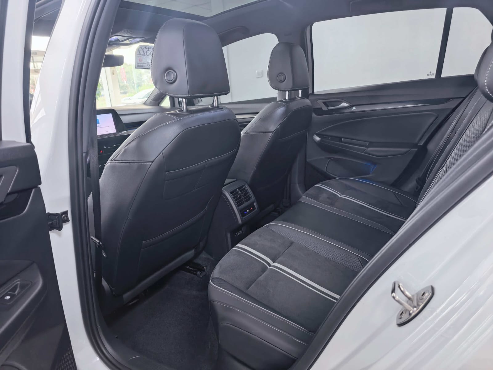 Volkswagen Golf 280TSI DSG R-Line