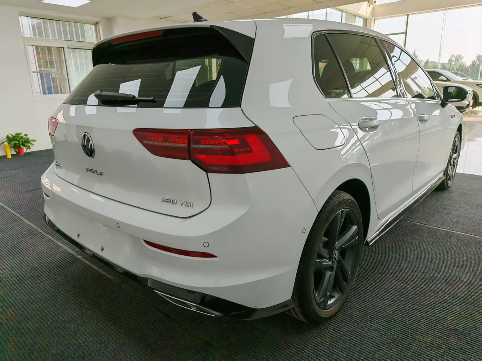 Volkswagen Golf 280TSI DSG R-Line