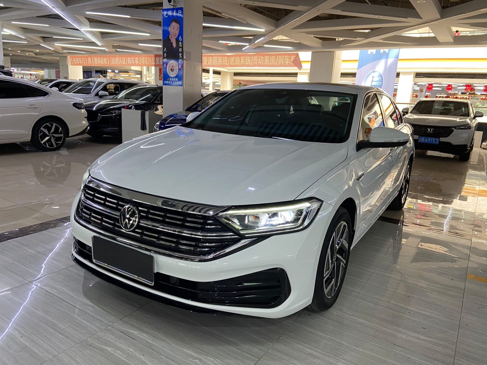 Volkswagen Sagitar 280TSI DSG Overpass Edition