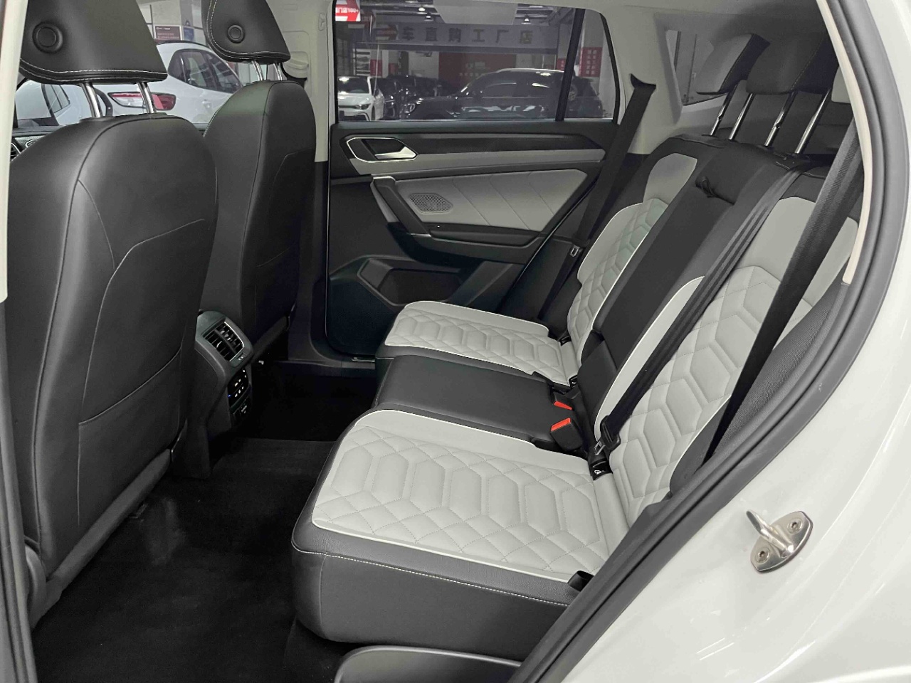 Volkswagen Tayron 280TSI Deluxe Plus Premium Edition
