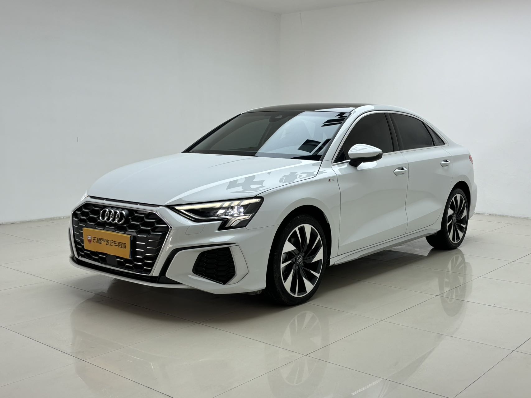 Audi A3L Limousine 35 TFSI - Фото 1