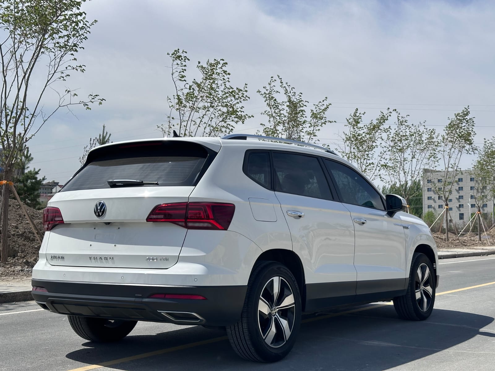 Volkswagen Tharu 280TSI
