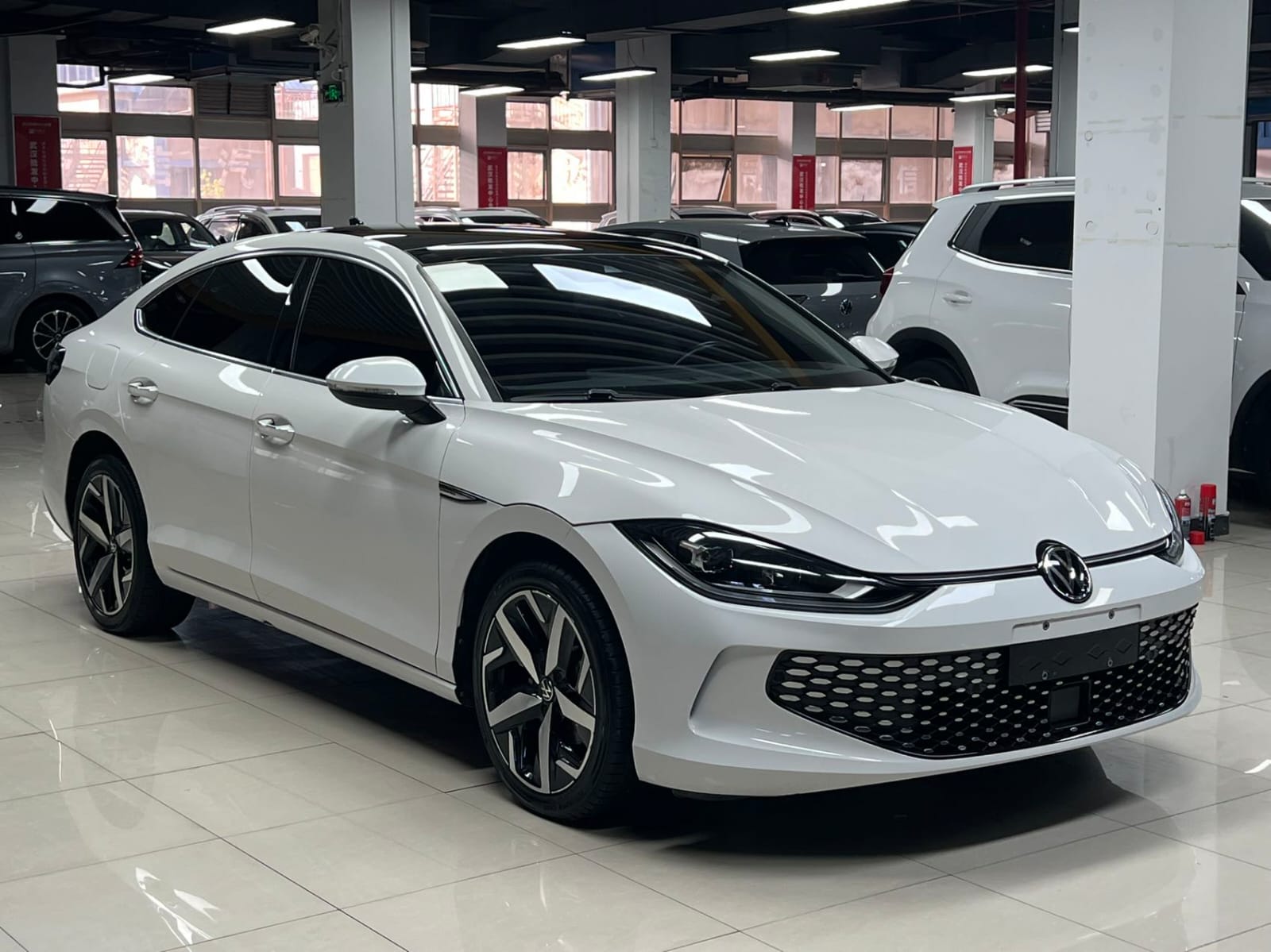 Volkswagen Lamando L 280TSI DSG Cool Hot Edition