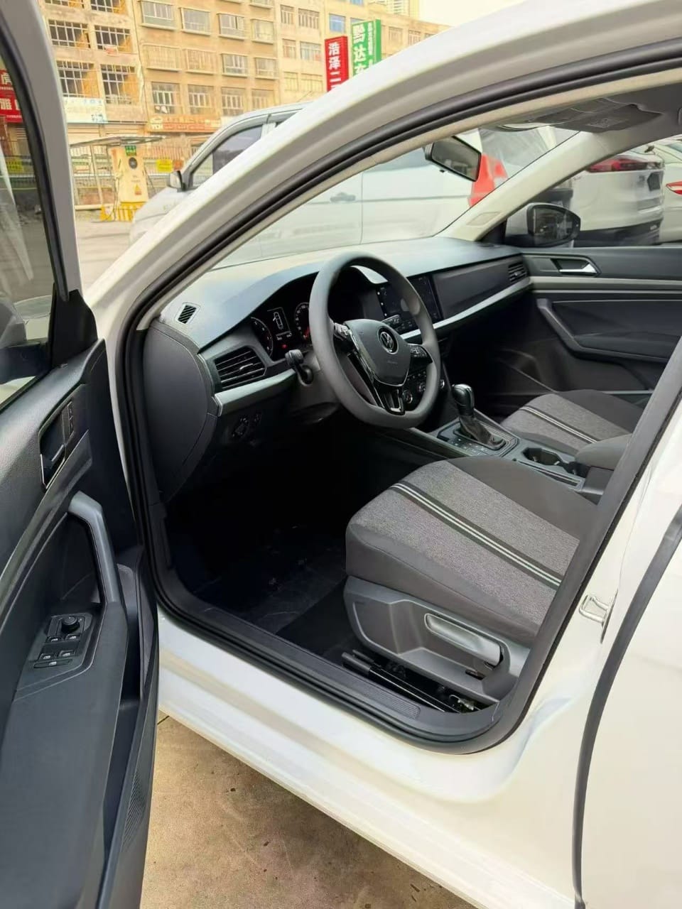 Volkswagen Lavida 1.5L Modern Edition