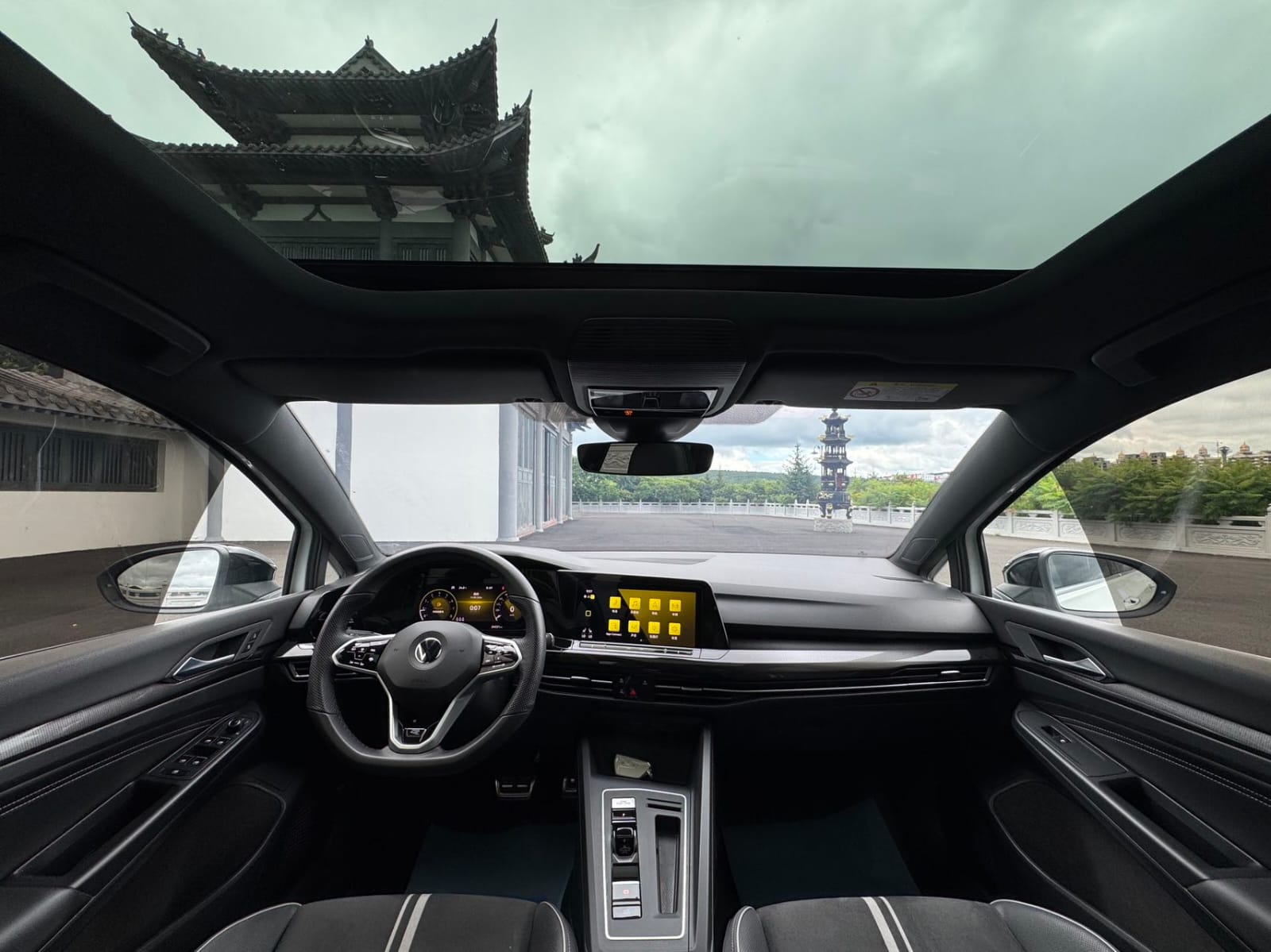Volkswagen Golf 280TSI DSG R-Line