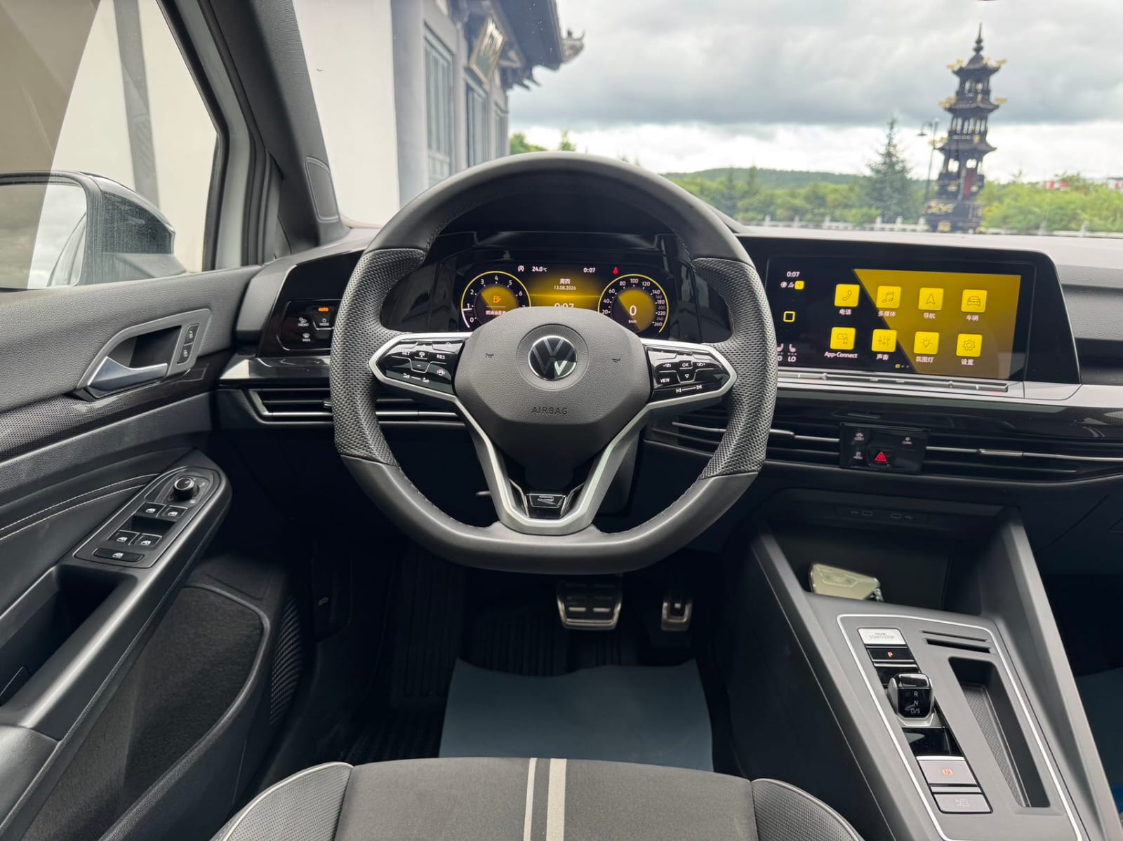 Volkswagen Golf 280TSI DSG R-Line