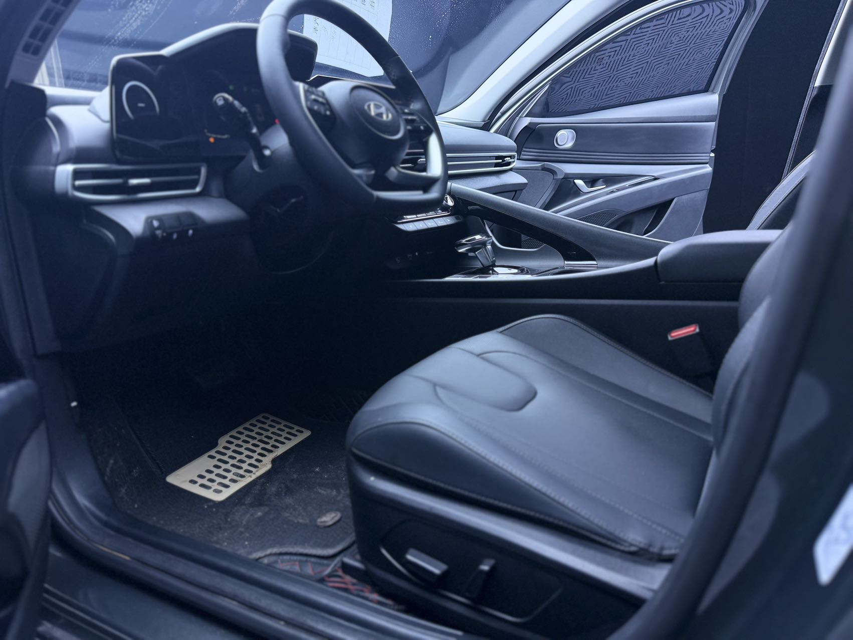 Hyundai Elantra 1.5L CVT LUX Premium Edition