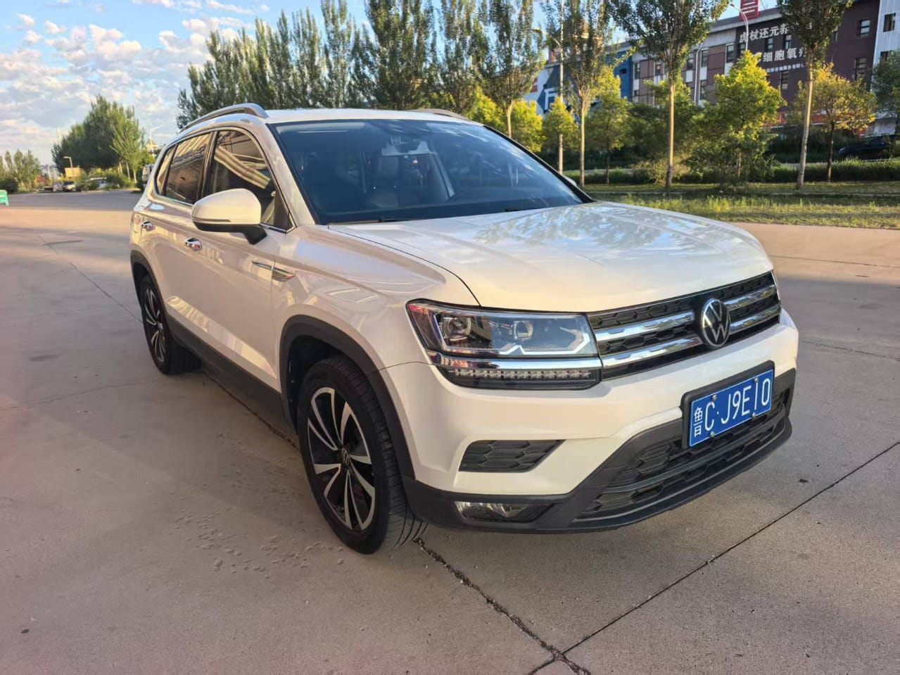 Volkswagen Tharu 1.4T 280TSI Deluxe Edition