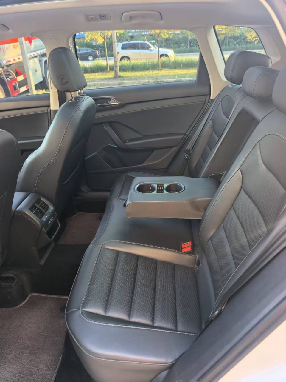 Volkswagen Tharu 1.4T 280TSI Deluxe Edition