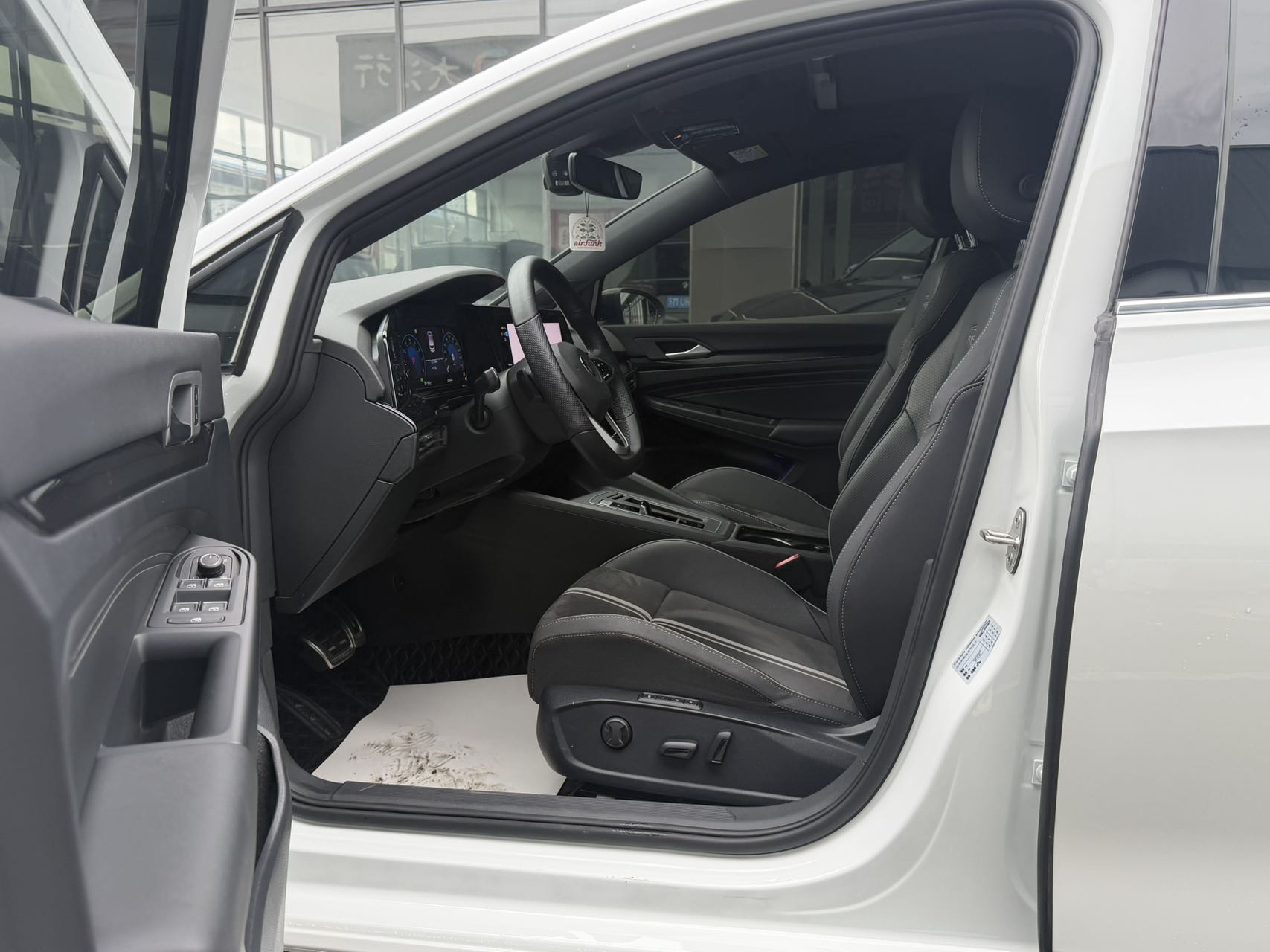 Volkswagen Golf 280TSI DSG R-Line