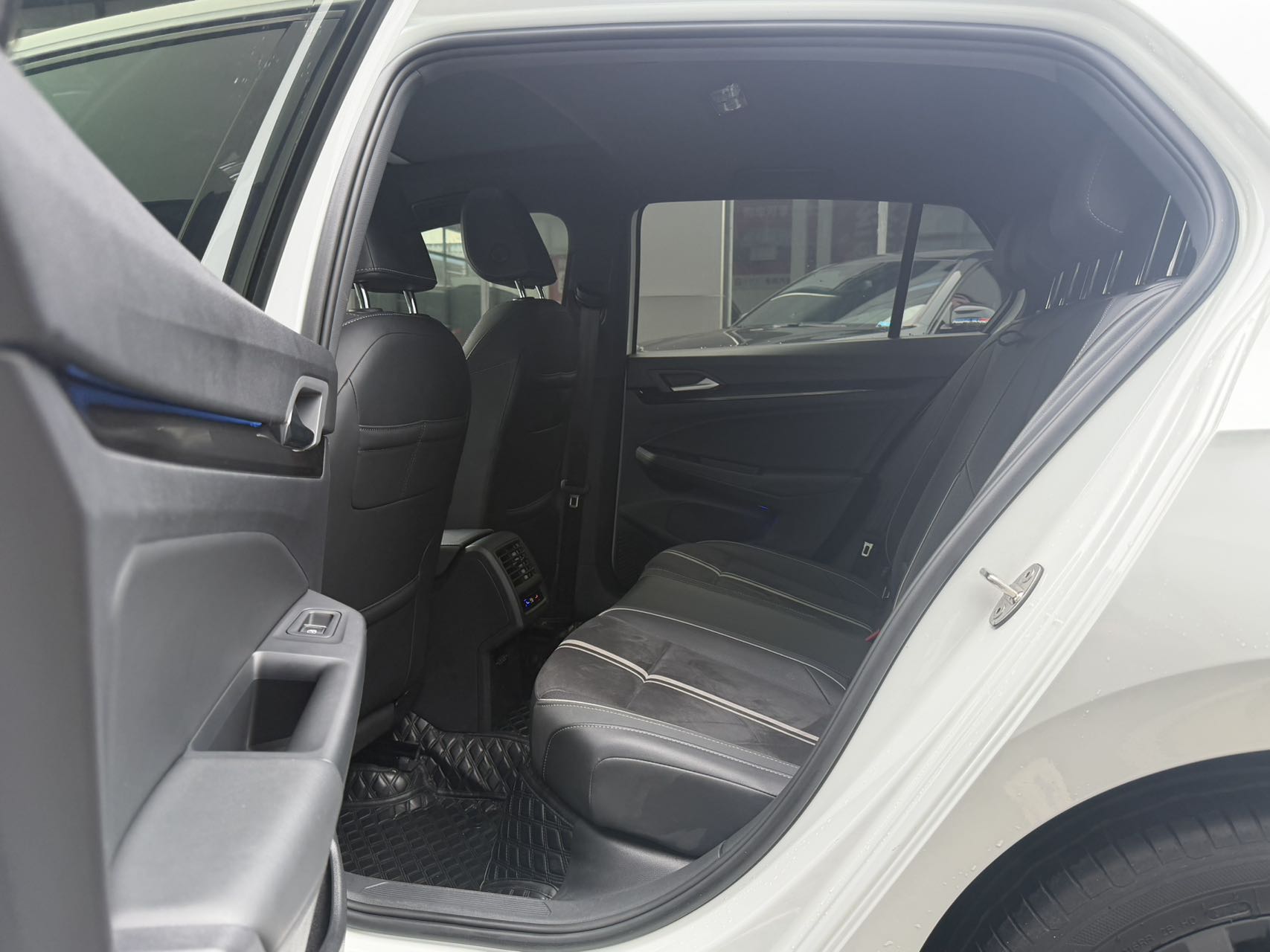 Volkswagen Golf 280TSI DSG R-Line
