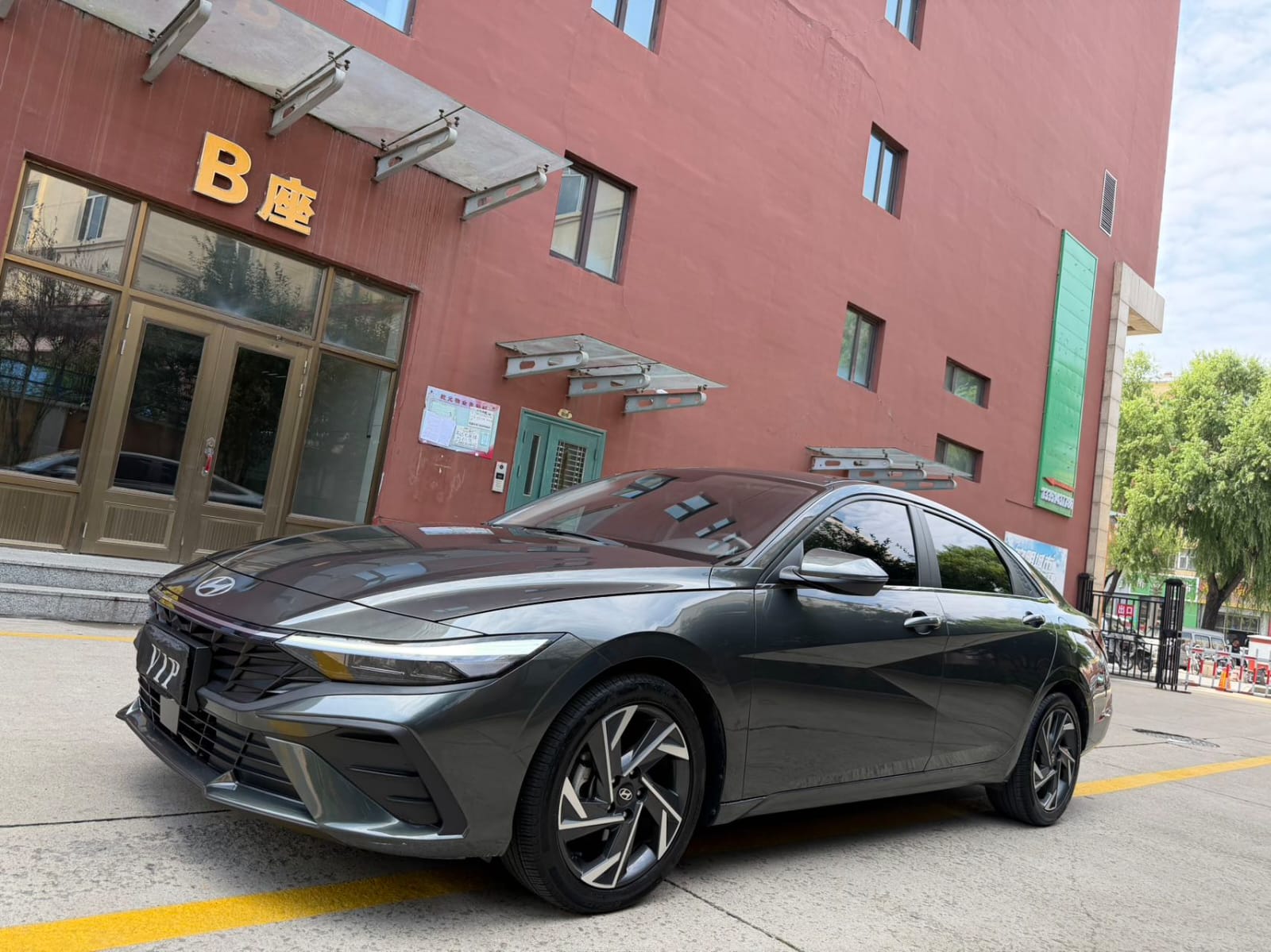 Hyundai Elantra 1.5L Premium Edition