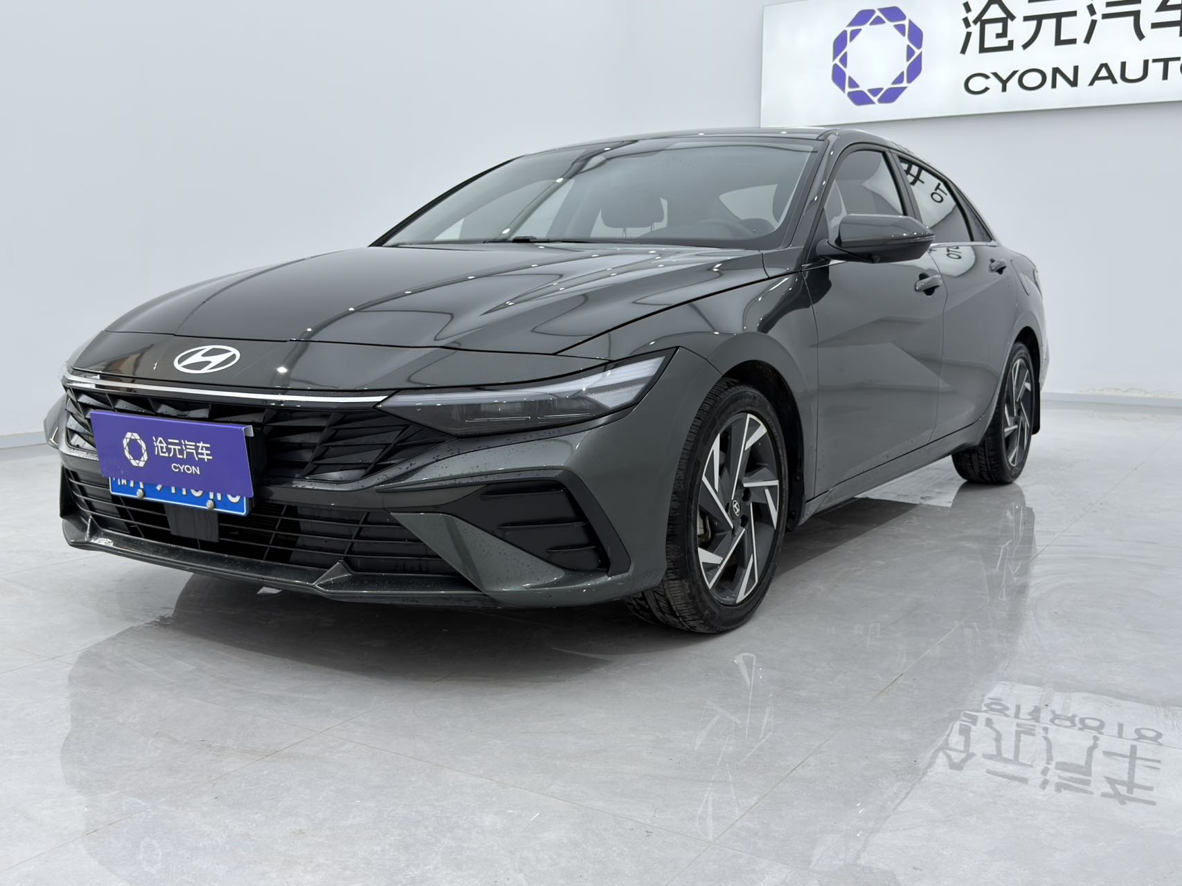 Hyundai Elantra 1.5L CVT LUX Premium Edition