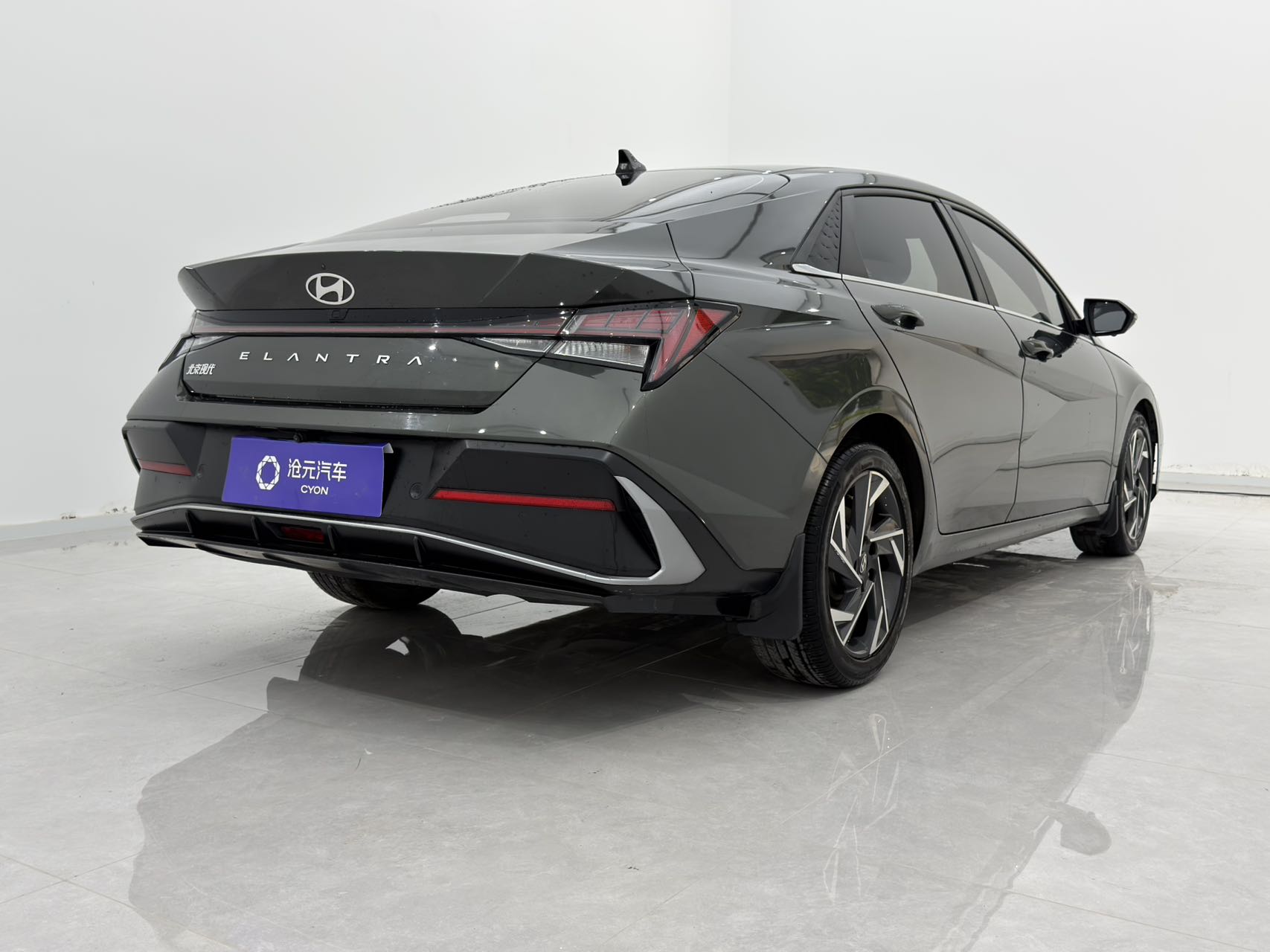 Hyundai Elantra 1.5L CVT LUX Premium Edition