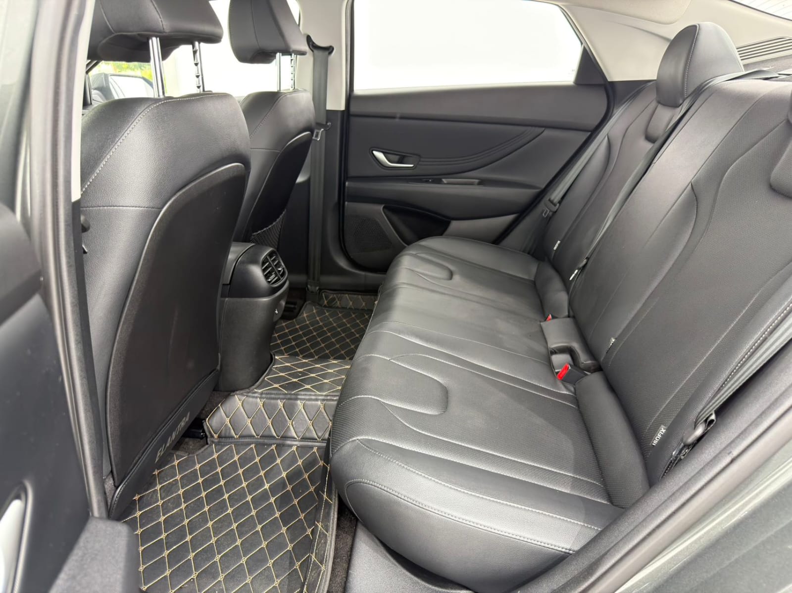 Hyundai Elantra 1.5L CVT LUX Premium Edition