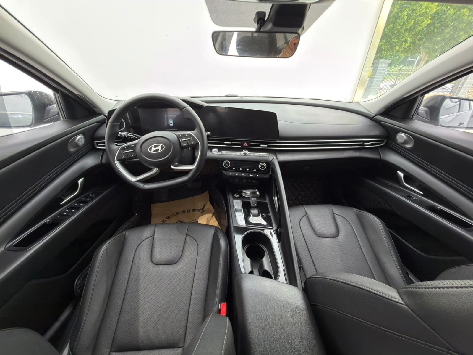Hyundai Elantra 1.5L CVT LUX Premium Edition