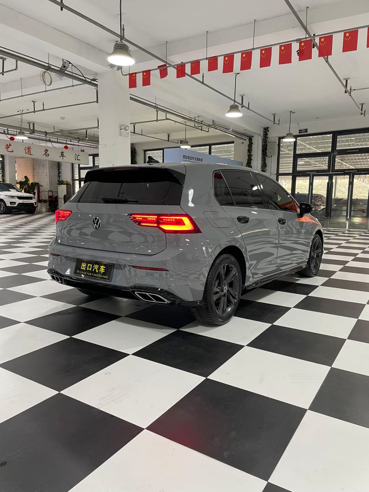 Volkswagen Golf 280 R-Line Lite