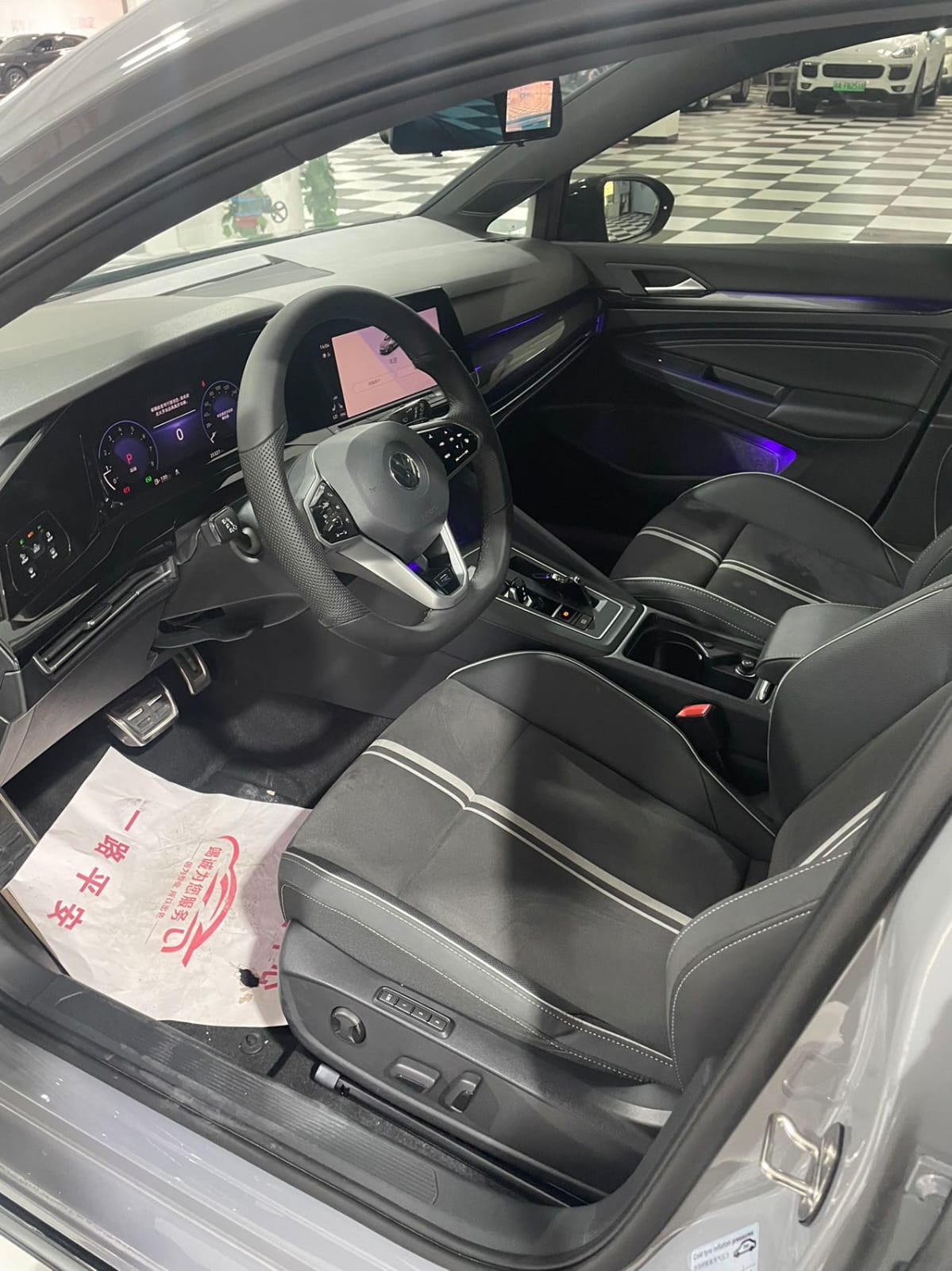 Volkswagen Golf 280 R-Line Lite