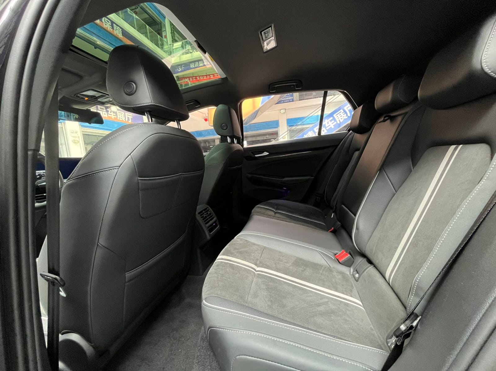 Volkswagen Golf 280TSI DSG R-Line
