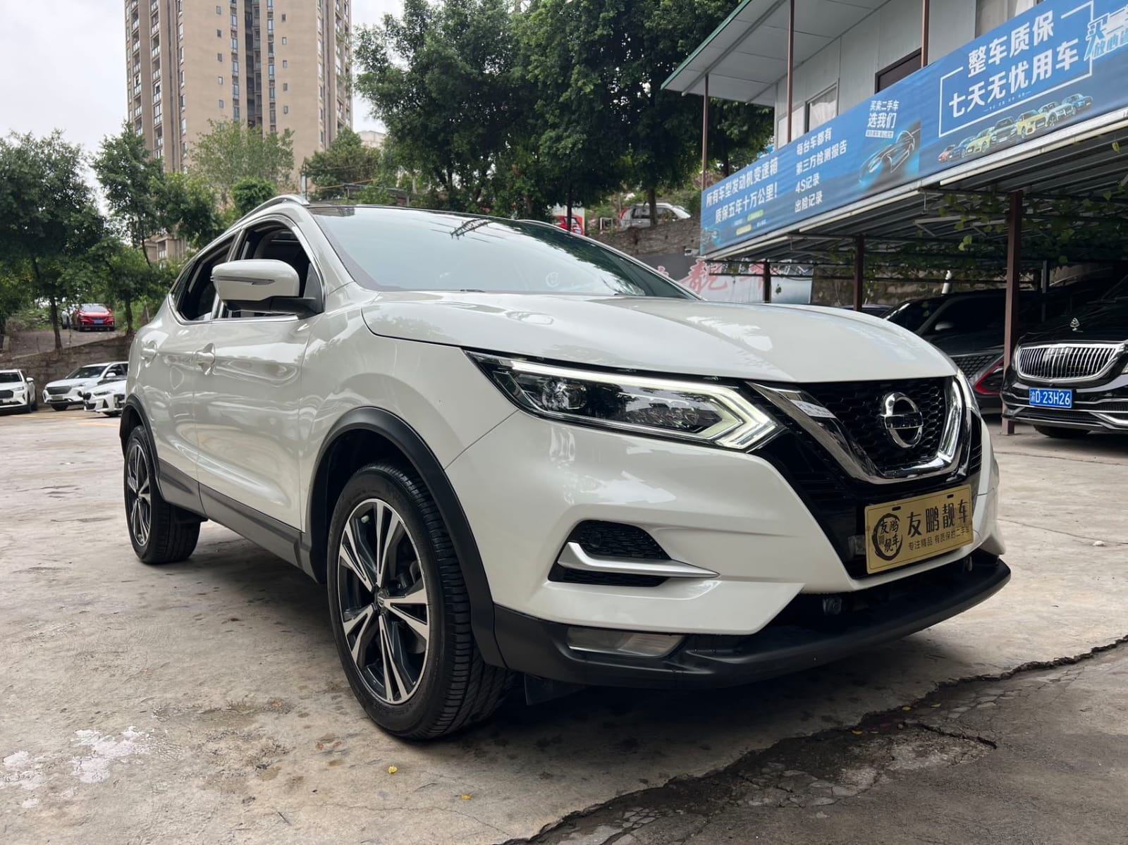 Nissan Qashqai 2.0L CVT XV Prem Deluxe Edition - Фото 2
