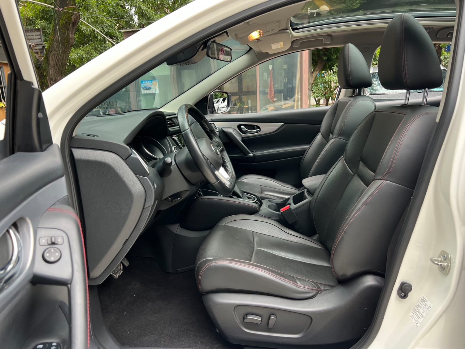 Nissan Qashqai 2.0L CVT XV Prem Deluxe Edition - Фото 4