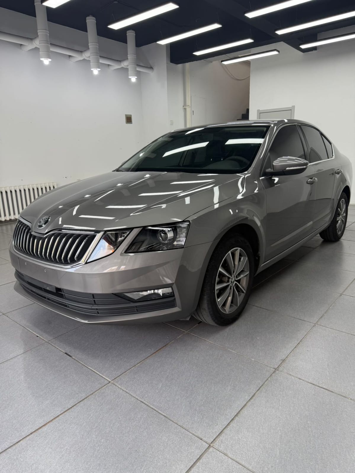 Skoda Octavia Pro 1.5L Automatic Comfort Edition - Фото 1