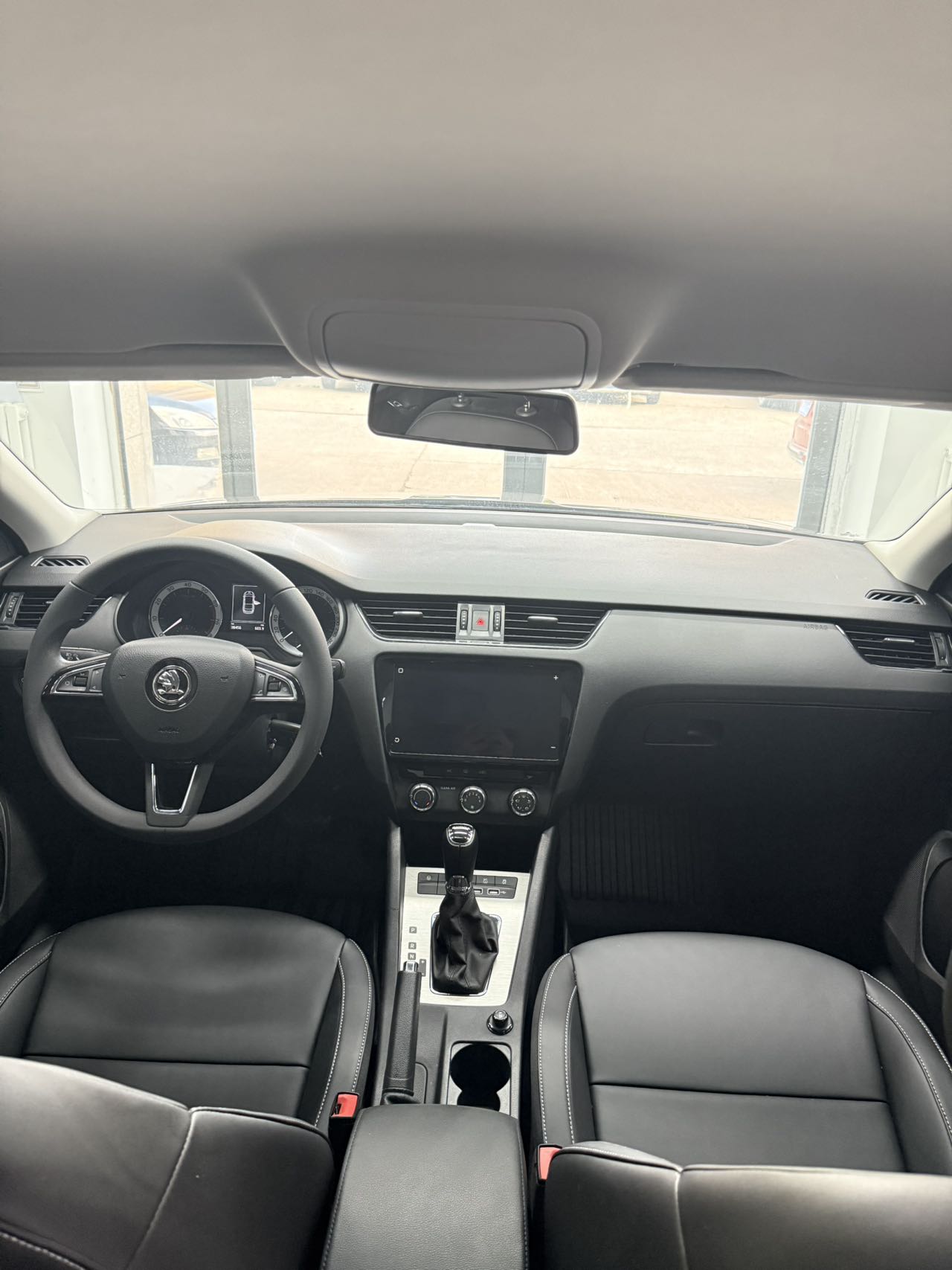 Skoda Octavia Pro 1.5L Automatic Comfort Edition - Фото 6