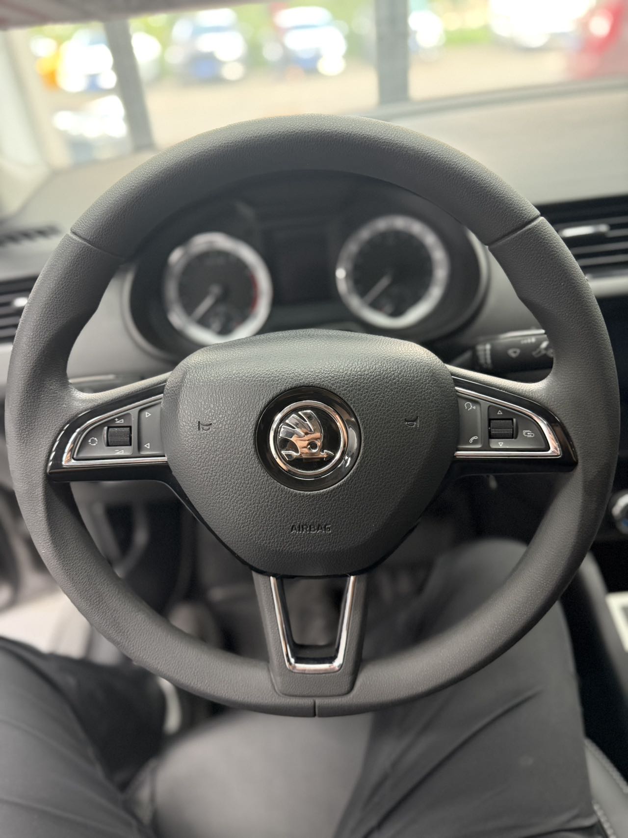 Skoda Octavia Pro 1.5L Automatic Comfort Edition - Фото 7