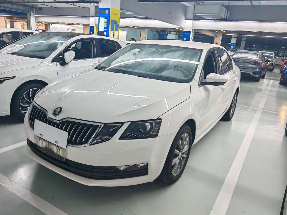 Skoda Octavia 1.5L Automatic Comfort Edition - Фото 1