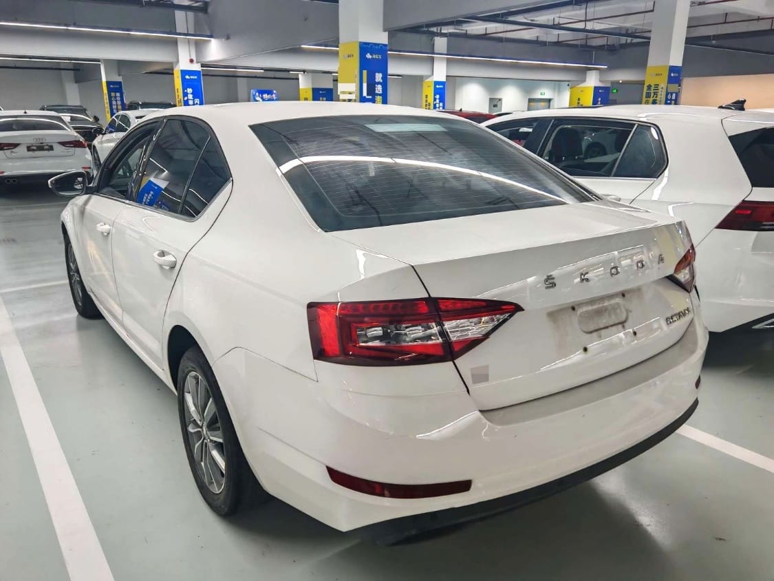Skoda Octavia 1.5L Automatic Comfort Edition - Фото 2