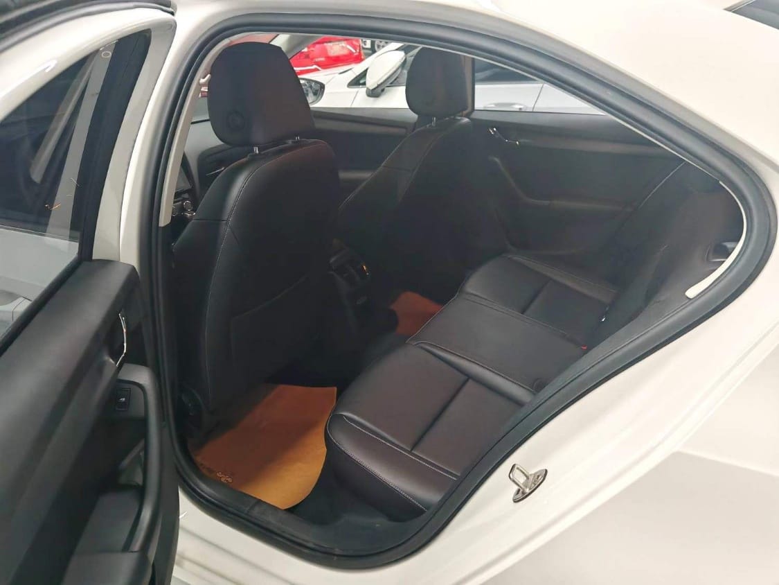 Skoda Octavia 1.5L Automatic Comfort Edition - Фото 4
