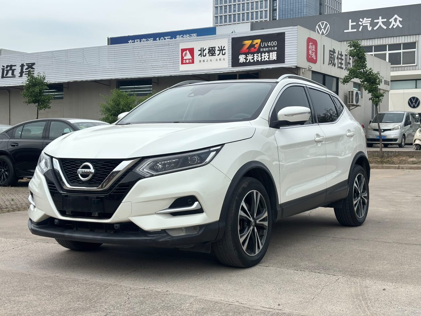 Nissan Qashqai 2.0L CVT XV Prem Deluxe Edition - Фото 1