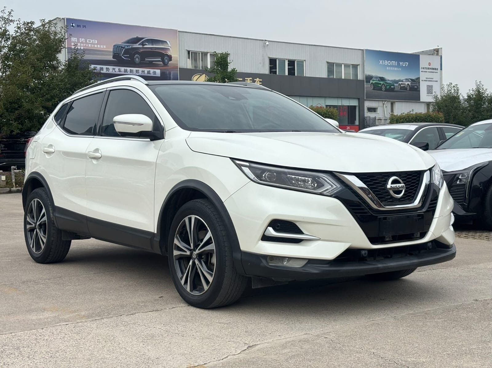 Nissan Qashqai 2.0L CVT XV Prem Deluxe Edition - Фото 2