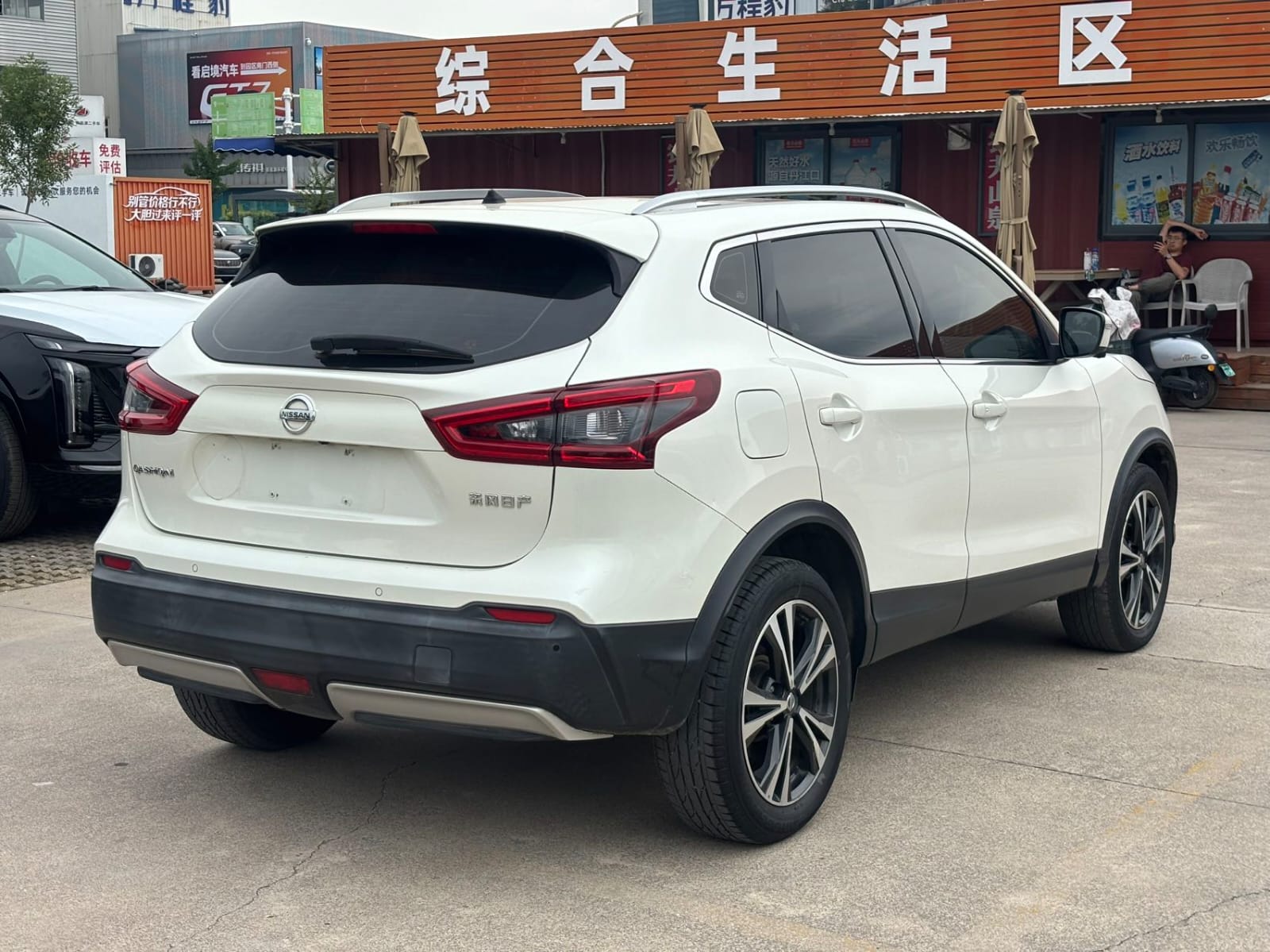 Nissan Qashqai 2.0L CVT XV Prem Deluxe Edition - Фото 3