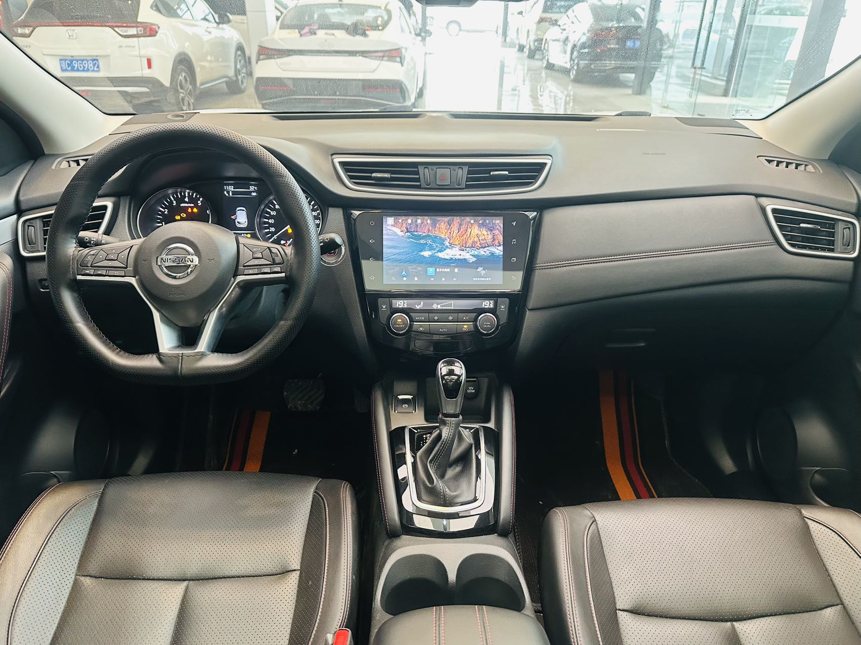 Nissan Qashqai 2.0L CVT XV Prem Deluxe Edition - Фото 6