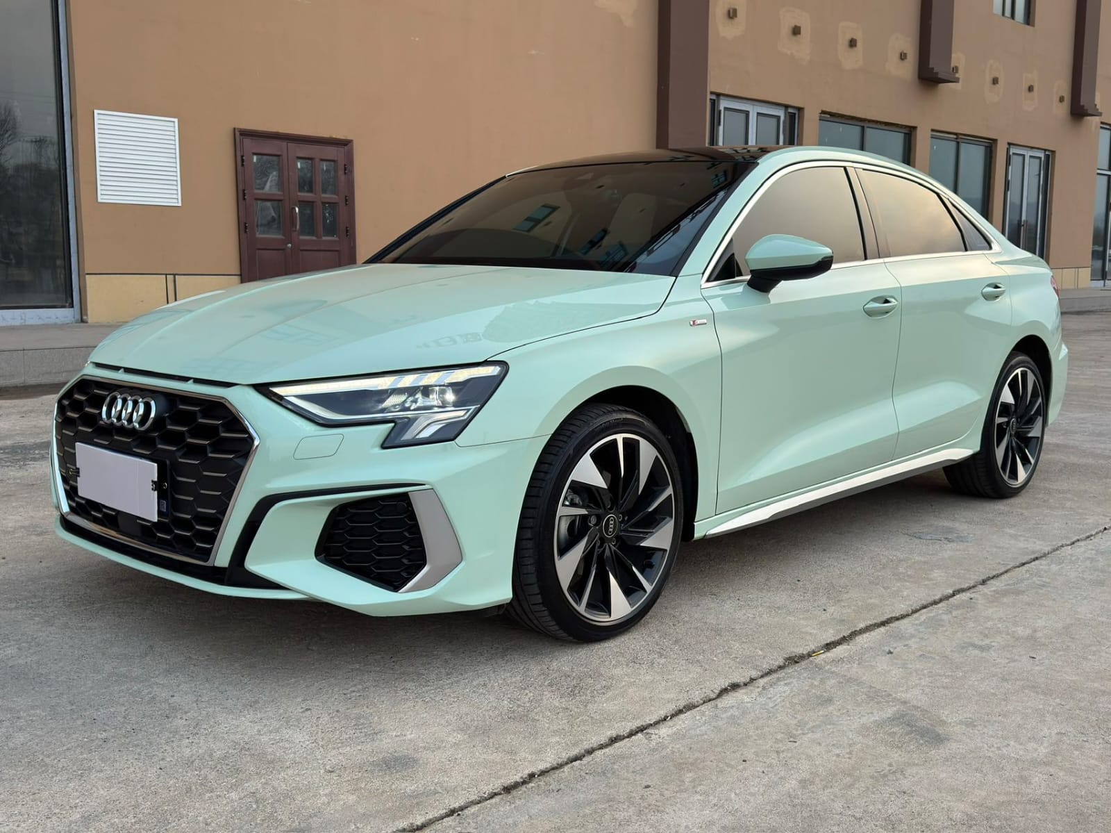 Audi A3L Limousine 35 TFSI - Фото 1