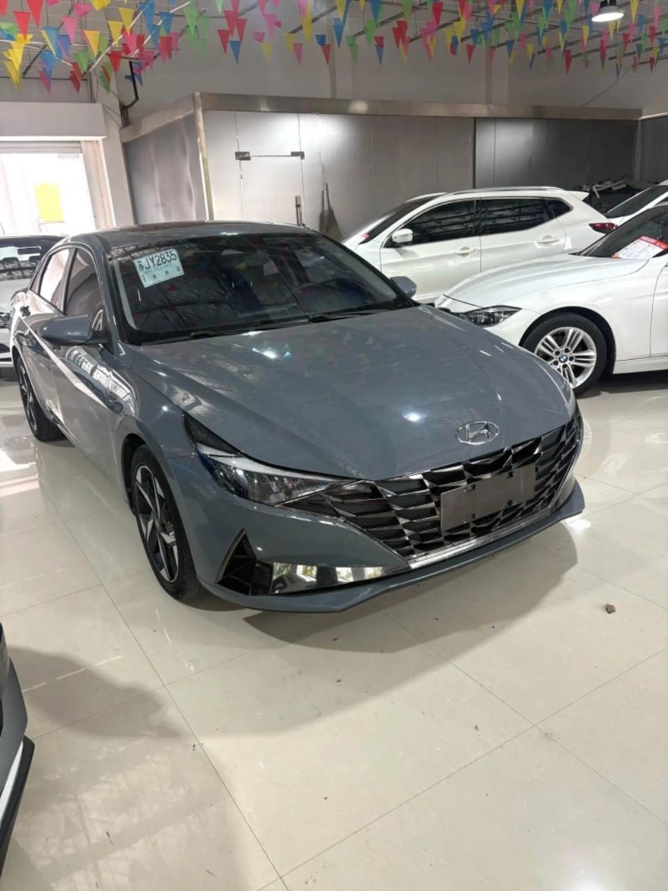 Hyundai Elantra 1.5L LUX Premium Edition - Фото 2