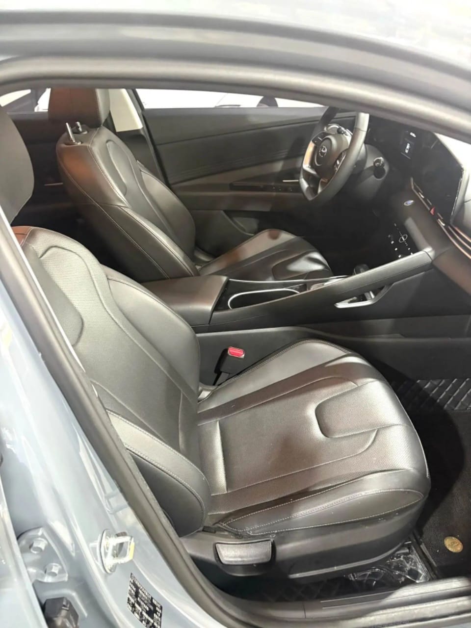 Hyundai Elantra 1.5L LUX Premium Edition - Фото 4