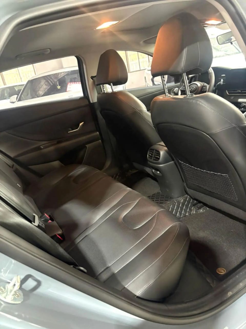 Hyundai Elantra 1.5L LUX Premium Edition - Фото 5